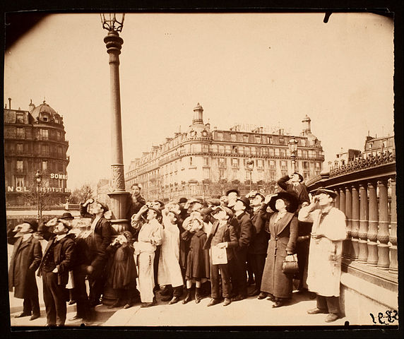 Eugène Atget - O eclipse, abril de 1912 Eugène_Atget_-_L'Éclipse,_avril_1912_-_Google_Art_Project