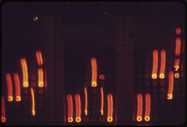 Contadores de radiación gamma na EPA de Las Vegas National Research Center, maio de 1972, por Charles O'Rear, The US National Archives